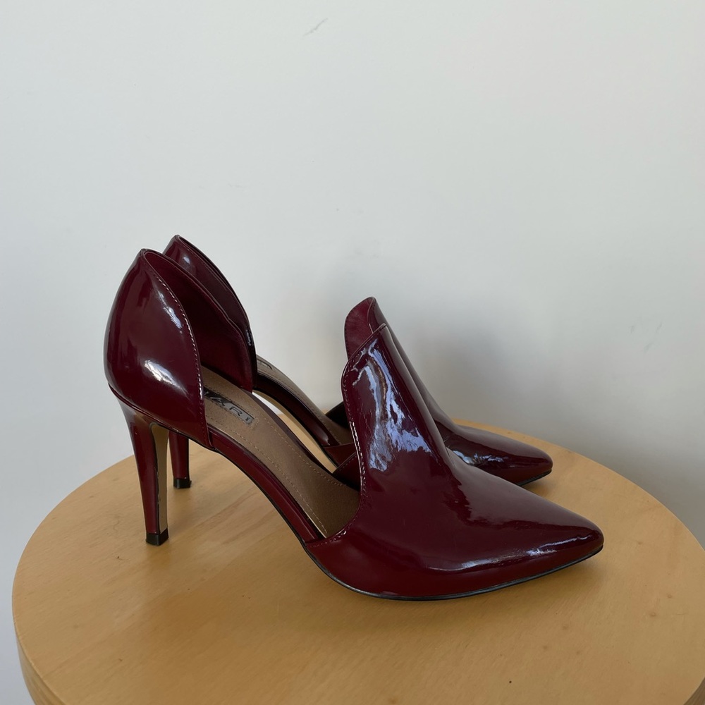 Tahari Burgundy Heels